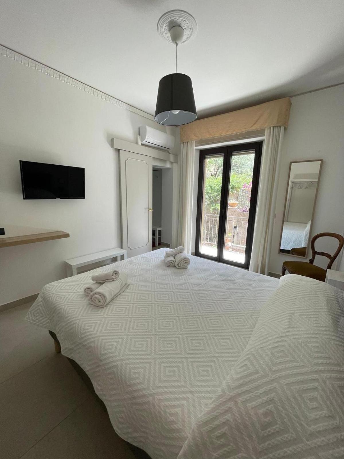 Mira Taormina Rooms Exterior photo